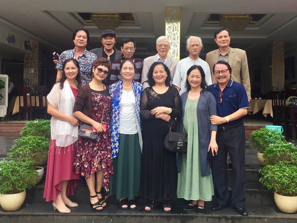 Chuyện đời phía sau nụ cười hiền hậu của “anh Chí” Bùi Cường - 8 Học chung lớp diễn viên khóa II của trường Đại học Sân khấu - Điện ảnh với NSƯT Bùi Cường có NSND Đào Bá Sơn, NSND Minh Châu, NSND Bùi Bài Bình, nghệ sĩ Vũ Đình Thân, NSƯT Thanh Hiền...