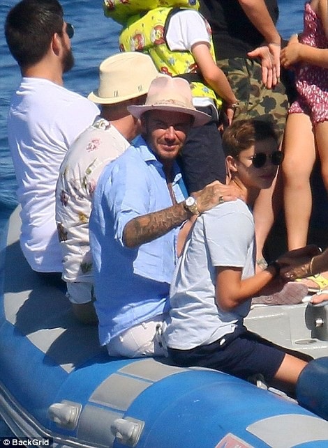 
David Beckham vẫn điển trai như thường thấy
