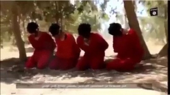 Điệp viên Iraq luồn sâu trong hàng ngũ IS, cứu hàng trăm người - 4
Đại úy al-Sudani có thể là 1 trong 4 nạn nhân bị IS xử tử trong đoạn video được chúng công bố vào năm 2017. Ảnh: Daily Mail