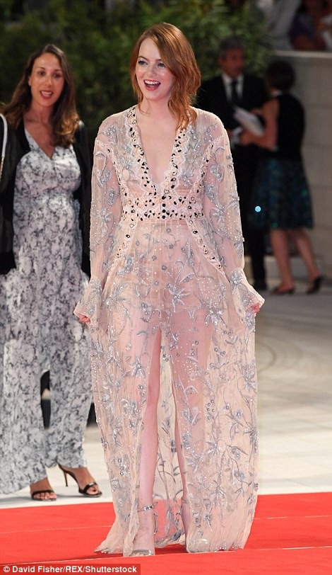 
Emma Stone lộng lẫy dự LHP Venice ngày 30/8 vừa qua
