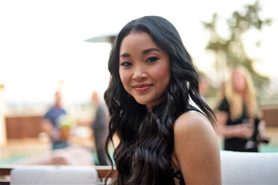 Cô gái gốc Việt mồ côi ở Hollywood: Ước mơ đền đáp cội nguồn và mong muốn nhận nuôi con gái người Việt - 2 Lana Condor (21 tuổi)