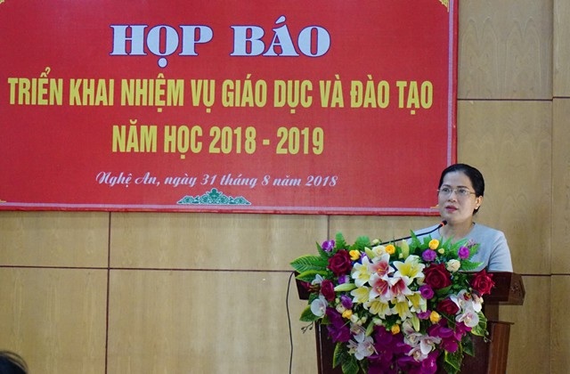 Phụ huynh “choáng” khi phải đóng 1 triệu đồng ghi danh vào trường ngoài công lập - 1 Bà Nguyễn Thị Kim Chi - Giám đốc Sở GD&ĐT Nghệ An thông tin tại buổi họp báo