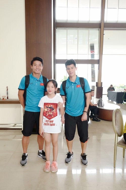 Cô bé được HLV Park Hang Seo dạy câu cá là ai? - 5