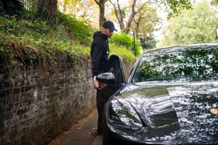 Hugo Lloris đã có được bài học nhớ đời khi lái xe