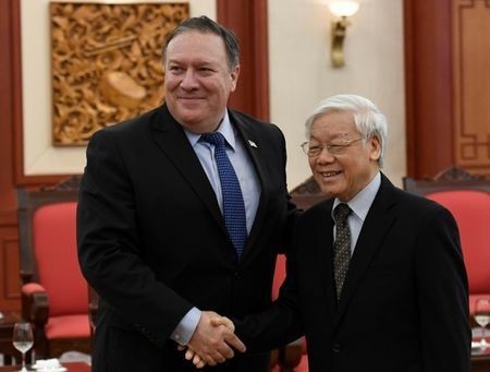 Ngoại trưởng Mỹ chúc mừng Quốc khánh Việt Nam - 1
Tổng bí thư Nguyễn Phú Trọng bắt tay Ngoại trưởng Mỹ Mike Pompeo trong chuyến thăm của ông Pompeo tới Việt Nam hồi tháng 7/2018 (Ảnh: Reuters)
