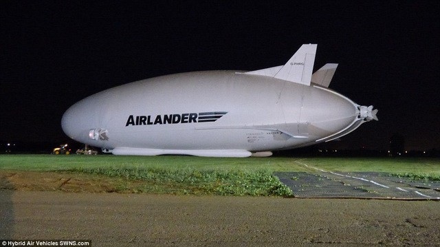 Soi sự sang chảnh bên trong máy bay “hình mông” to nhất thế giới - 1 Máy bay Airlander 10
