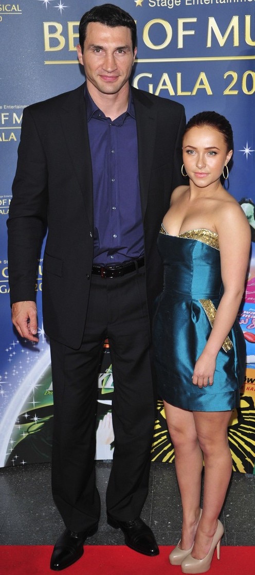Hayden Panettiere chia tay võ sỹ quyền Anh Wladimir Klitschko - 2
Hayden Panettiere, 28 tuổi và bạn trai Wladimir Klitschko, 42 tuổi, người được mệnh danh là Tiến sĩ búa thép chia tay nhau trong êm thấm