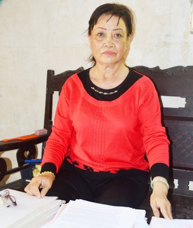 Bà Trương Thị Bông có một thời gian khiếu nại liên quan đến Chi cục Thi hành án dân sự huyện Mỹ Tú.