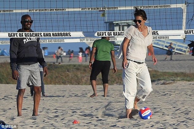 Katie Holmes hôn say đắm Jamie Foxx trên biển - 12