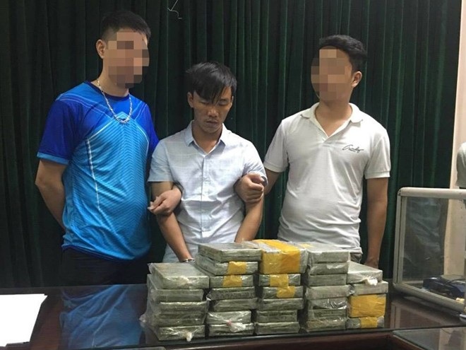 “Bà trùm” mua hơn 9 tỷ đồng heroin từ Lóng Luông về Thái Nguyên tiêu thụ - 2 Giàng A Lành cùng số heroin bị thu giữ