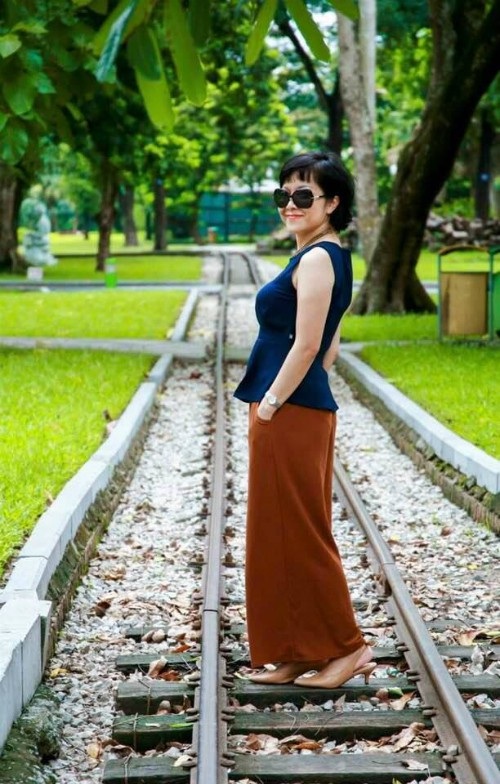 Cát Phượng phản ứng khi chuyện tình "lệch tuổi" vẫn nhận “gạch đá” - 15 MC Thảo Vân chia sẻ hình ảnh tươi tắn trong bức hình chào tháng 8.