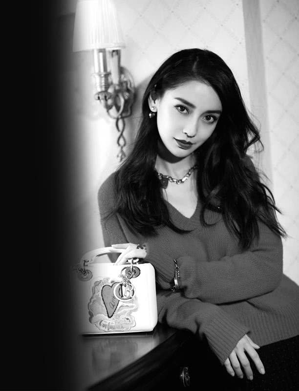 
Angelababy hi vọng rằng, những cố gắng trong diễn xuất của cô sẽ được người hâm mộ thừa nhận. Trong năm nay, cô nhận lời tham gia tới ba bộ phim truyền hình.
