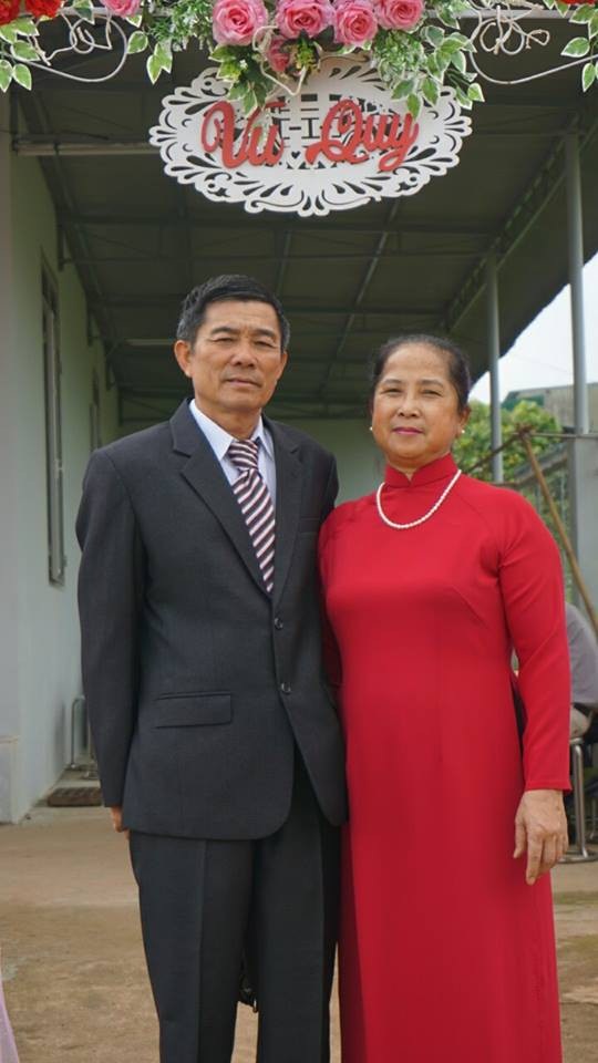 Người gieo chữ nơi bom đạn vừa dứt - 1
Cô Khuê và chồng trong ngày cưới con gái
