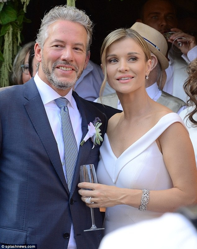 
Joanna Krupa nổi tiếng tại Mỹ với show truyền hình thực tế The Real Housewives of Miami
