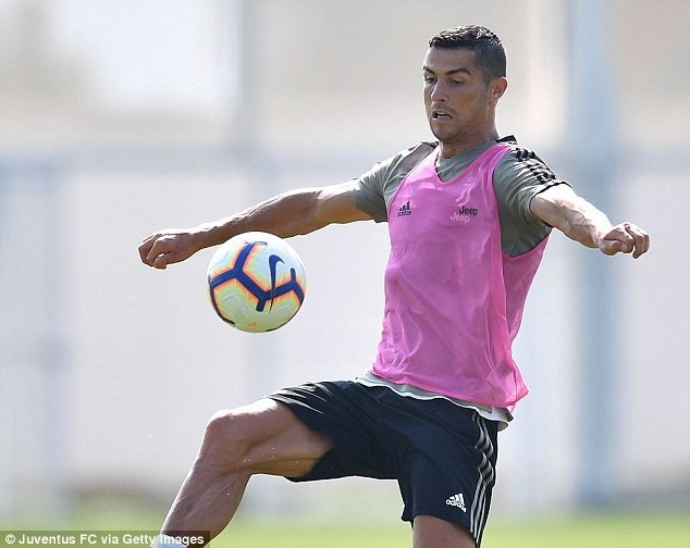Cơn sốt khủng khiếp của C.Ronaldo ở Juventus - 1
Áo đấu của C.Ronaldo làm ra không đủ bán