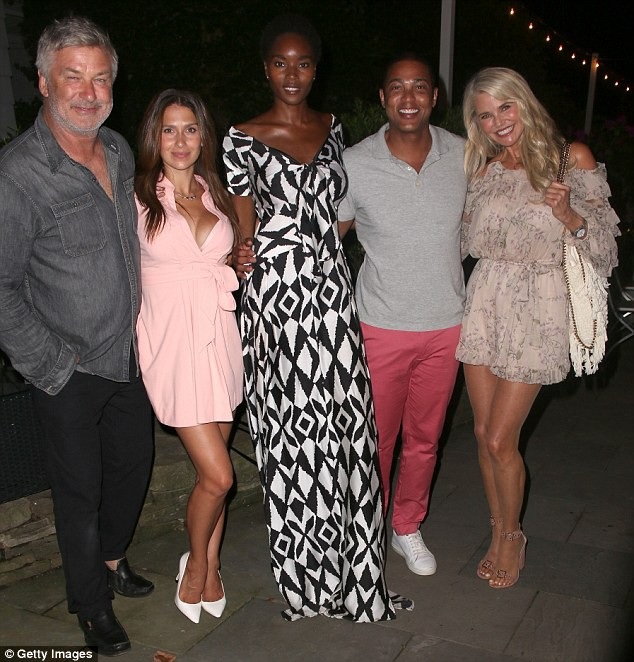 Choáng với vẻ trẻ trung của siêu mẫu U70 - 12
Siêu mẫu khẳng định: Thức ăn ảnh hưởng đến cơ thể của bạn và nếu bạn thấy tốt lên có nghĩa là bạn đang đi đúng hướng. Tôi thực sự tin rằng bạn càng có nhiều thông tin về lợi ích của một món ăn, bạn sẽ không muốn chọn lựa ngược lại vì ai cũng mong muốn làm điều tốt nhất cho chính mình.