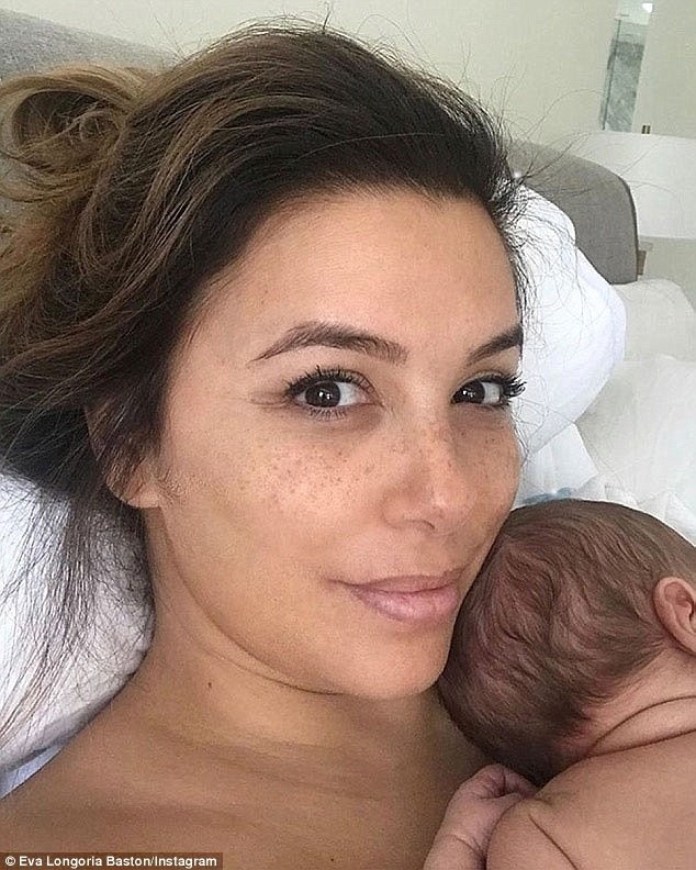 Eva Longoria tái xuất sau hơn 1 tháng sinh con - 6
Lần đầu làm mẹ, nữ diễn viên phim Những bà nội trợ kiểu Mỹ rất hạnh phúc