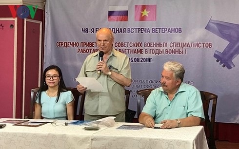 Nhân lên tình cảm các cựu chiến binh Nga từng công tác tại Việt Nam - 2
Ông Nicolai Kolesnik phát biểu khai mạc cuộc gặp mặt.