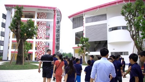 Du học tại chỗ cho học sinh phổ thông: Hướng đi mới - 2
Chương trình tham quan cơ sở vật chất trường TH School của đoàn phụ huynh - học sinh 2 tỉnh Nghệ An và Hà Tĩnh được đánh giá cao.