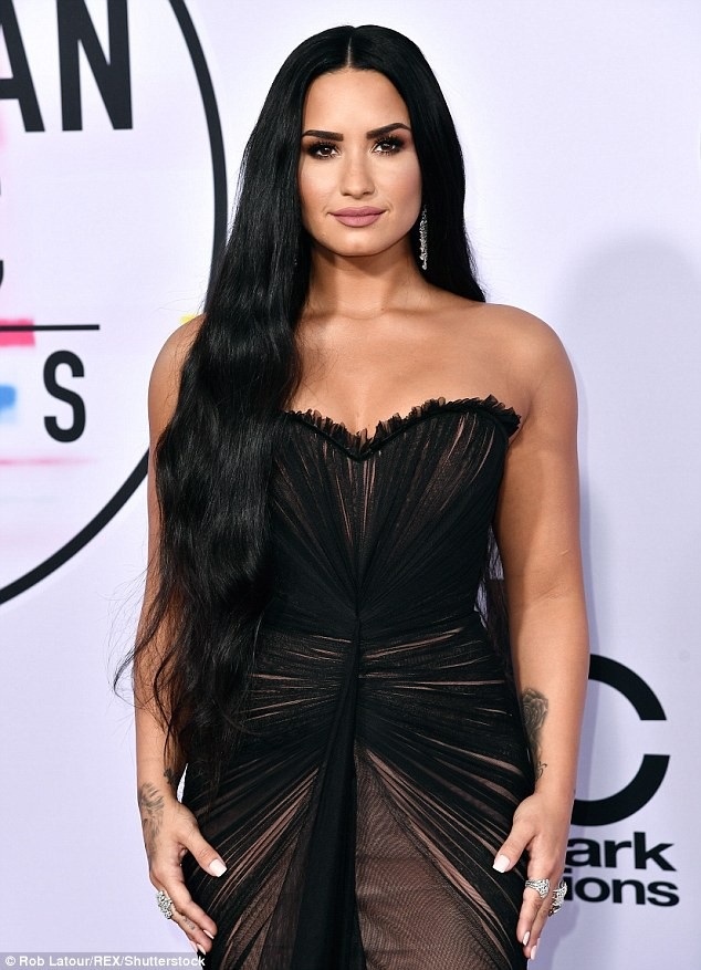 Demi Lovato rời bệnh viện tới trại cai nghiện - 1 Demi Lovato rời bệnh viện tới trại cai nghiện - 1