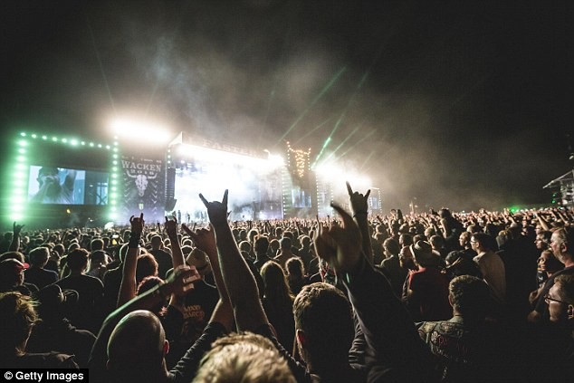 Hai cụ già trốn khỏi nhà dưỡng lão để… đi nghe nhạc rock - 3 Festival âm nhạc Waken Open Air