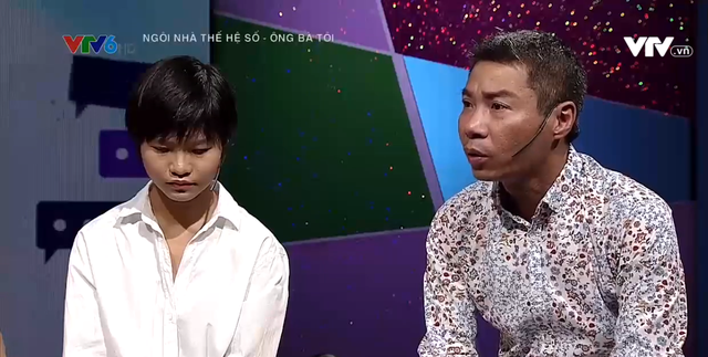 Công Lý đỏ hoe mắt khi kể chuyện con gái muốn lấy tiền tiết kiệm đưa cho bố trả tiền thuê nhà. Ảnh: VTV.