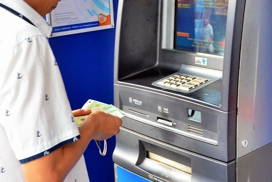 Vụ “bốc hơi” 116 triệu đồng tại DongA Bank: Chuyển hồ sơ cho cơ quan điều tra - 2 Tình trạng tiền trong tài khoản “bốc hơi” thường xuyên diễn ra tại các ngân hàng nhưng công tác giải quyết khiếu nại của khách hàng lại khá “ì ạch”.