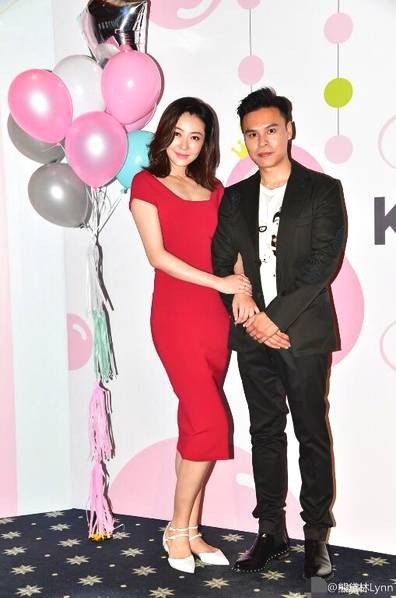 “Tình cũ” của Quách Phú Thành hạnh phúc khoe cặp sinh đôi hai gái - 4
Chồng của Lâm Đại Hùng từng có một đời vợ và có con riêng.