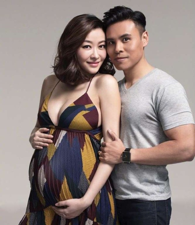 “Tình cũ” của Quách Phú Thành hạnh phúc khoe cặp sinh đôi hai gái - 8
Người mẫu Lâm Đại Hùng từng chụp ảnh ghi lại giai đoạn cô mang bầu những tháng cuối.