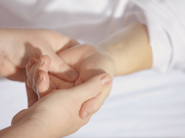 Học người Nhật cách tự mát-xa để giảm đau và thư giãn - 1 Những kỹ thuật này sẽ giúp thúc đẩy cơ thể thư giãn và giảm đau.