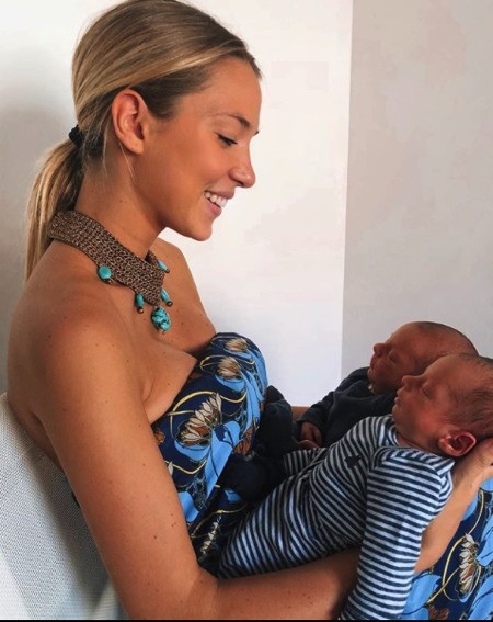 Mới sinh con, bà xã của Morata đã khoe vẻ đẹp rạng ngời - 1 Alice Campello hạnh phúc trong lần đầu làm mẹ