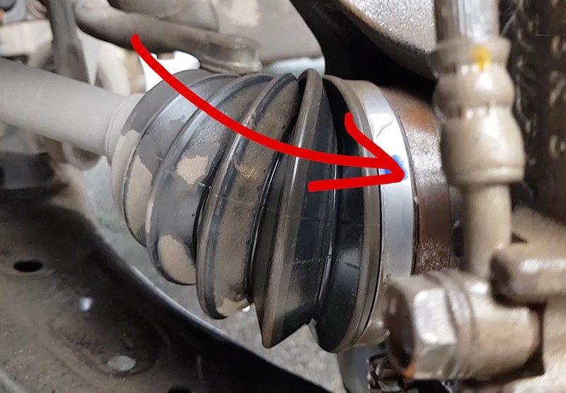 Khách hàng phản ánh Honda CR-V bị gỉ sét ở gầm xe - 2 Khách hàng phản ánh Honda CR-V bị gỉ sét ở gầm xe - 2