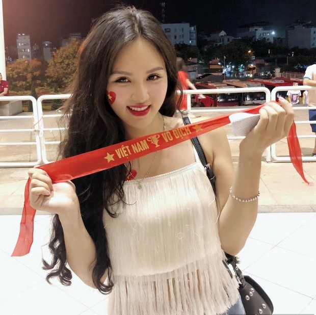 U23 Việt Nam vô địch cúp Tứ hùng: "Đứng hình" với dàn hot girl "thả tim" trên sân - 1 U23 Việt Nam vô địch cúp Tứ hùng: "Đứng hình" với dàn hot girl "thả tim" trên sân - 1