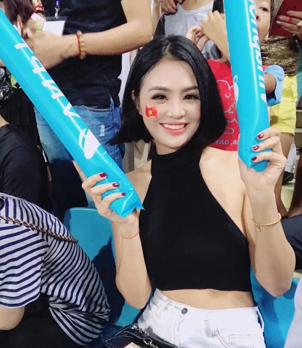 U23 Việt Nam vô địch cúp Tứ hùng: "Đứng hình" với dàn hot girl "thả tim" trên sân - 9 U23 Việt Nam vô địch cúp Tứ hùng: "Đứng hình" với dàn hot girl "thả tim" trên sân - 9