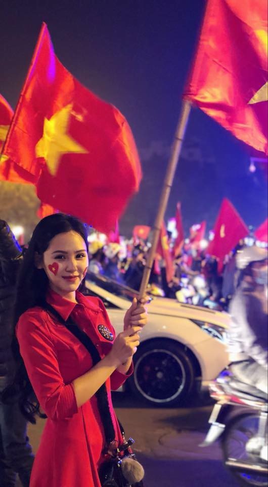 U23 Việt Nam vô địch cúp Tứ hùng: "Đứng hình" với dàn hot girl "thả tim" trên sân - 12 U23 Việt Nam vô địch cúp Tứ hùng: "Đứng hình" với dàn hot girl "thả tim" trên sân - 12