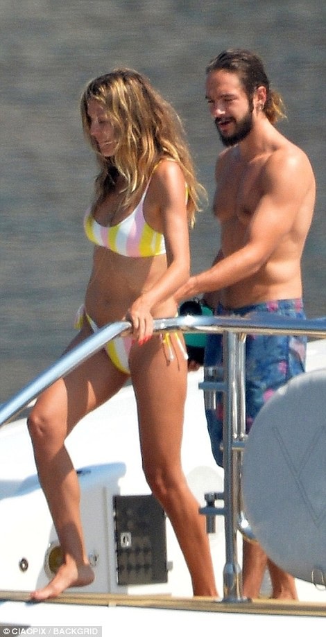 Heidi Klum tình tứ bên bạn trai kém 17 tuổi - 11
Tận hưởng cuộc sống đúng cách giúp cô trẻ hơn