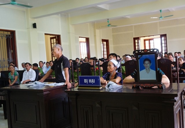 Tranh chấp đất, nam thanh niên hạ sát hàng xóm - 2 Người nhà bị hại tham gia phiên tòa và đề nghị mức án tử hình đối với bị cáo Quảng