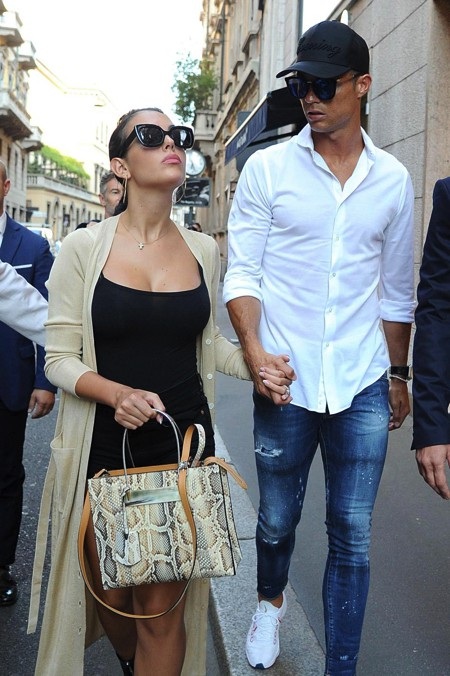 Vẻ đẹp người mẫu của Georgina Rodriguez đặc biệt hợp với cảnh sắc Milan