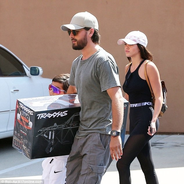 
Chuyện tình cảm của cô với Scott rất được báo giới quan tâm
