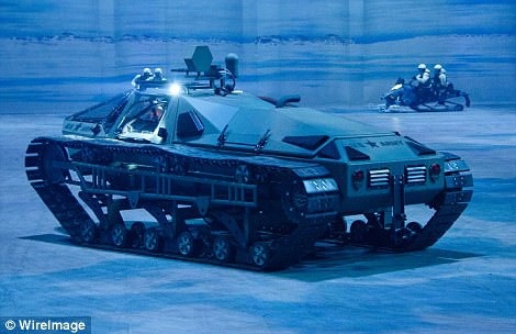 Choáng ngợp với liveshow “Fast & Furious” tiêu tốn 800 tỷ đồng - 9 Để hoàn thiện liveshow này trước khi đưa tới với khán giả, ê-kíp sản xuất đã phải mất tới 5 năm.