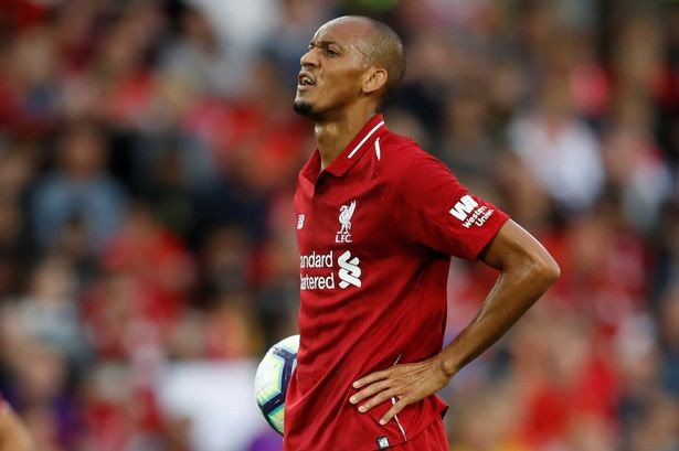10 bản hợp đồng đắt giá nhất trong kỳ chuyển nhượng mùa Hè 2018 - 10
Fabinho được mang về để hóa thân thành “tấm lá chắn” án ngữ trước hàng thủ, giúp tuyến phòng ngự của Liverpool bớt mong manh hơn. Dù vậy, anh vẫn chưa đá chính lần nào cho CLB vì chấn thương.