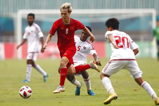 Olympic Việt Nam 1-1 Olympic UAE (penalty 3-4): Thất bại đáng tiếc - 4
Văn Toàn đã rời sân nhường chỗ cho Minh Vương