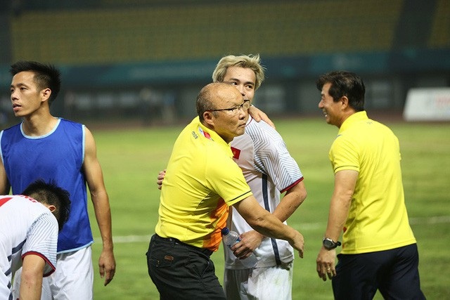 Đấu Olympic UAE, HLV Park Hang Seo chơi tất tay như thế nào? - 1
HLV Park Hang Seo đã sẵn sàng cho trận đấu lịch sử với Olympic UAE
