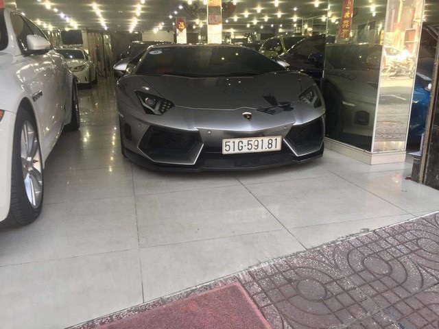 Ông Đặng Lê Nguyên Vũ bán siêu xe độc nhất vô nhị sau hành trình tặng sách? - 1
Chiếc siêu xe Lamborghini Aventador độ DMC độc nhất Việt Nam từng được ông Vũ tậu về bộ sưu tập siêu xe khủng của mình, nhưng vào tháng 4.2018 được bắt gặp trong một showroom tại Q.5, TPHCM. 