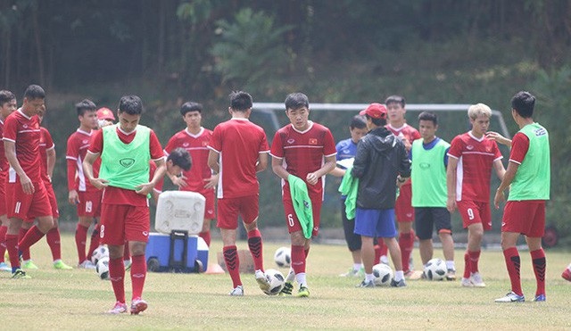 Đấu Olympic UAE, HLV Park Hang Seo chơi tất tay như thế nào? - 2
Olympic Việt Nam thoải mái tâm lý trước trận gặp UAE