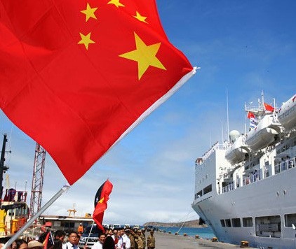 “Kìm chân” Trung Quốc, phương Tây tăng cường ảnh hưởng ở Thái Bình Dương - 2 Tàu bệnh viện Peace Ark của quân đội Trung Quốc rời cảng ở Papua New Guinea sau chuyến thăm năm 2014 (Ảnh: Hải quân Trung Quốc