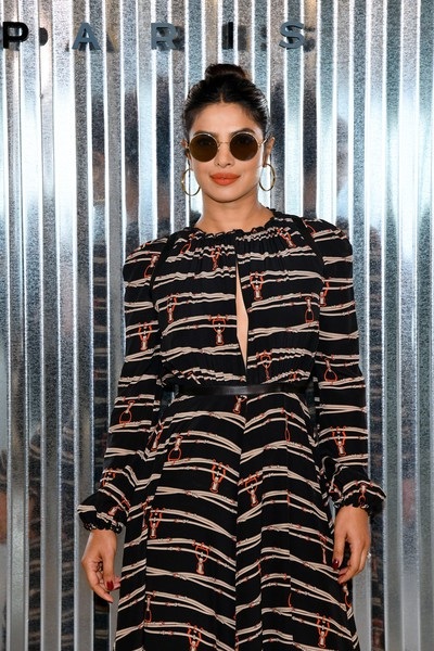 Priyanka Chopra đi xem thời trang cùng bạn trai kém 10 tuổi - 8
Priyanka Chopra sau đó 1 mình dự show diễn của Longchamp tại New York Fashion Week