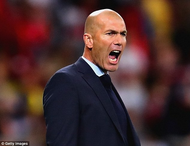 HLV Zidane lên tiếng về tương lai, Mourinho lo sốt vó - 1
HLV Zidane có thể tái xuất trong vai trò HLV ở tương lai gần