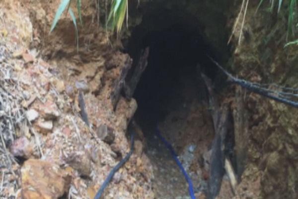 Khai thác vàng trái phép, một người dân bị phạt 60 triệu đồng - 1 Hiện trường nơi ông Quang khai thác vàng (Ảnh: Mạnh Hải)