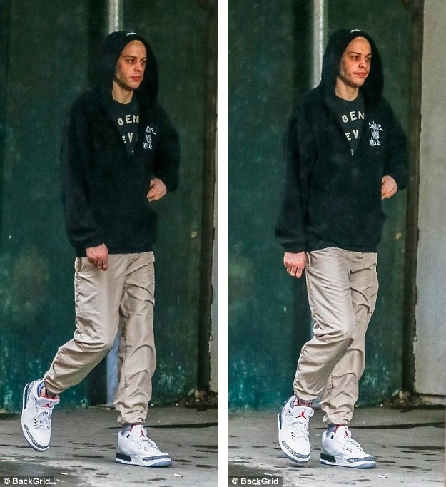 Ariana Grande bị “công kích” sau khi Mac Miller đột tử - 4
Pete Davidson cũng trở thành tâm điểm của truyền thông giống như bạn gái của anh, Ariana Grande, sau khi Mac Miller đột tử ngày 7/9.